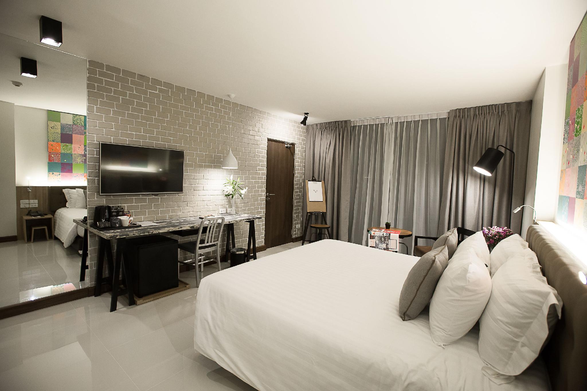 Gallery, Connecting, Art, Double and Twin Beds