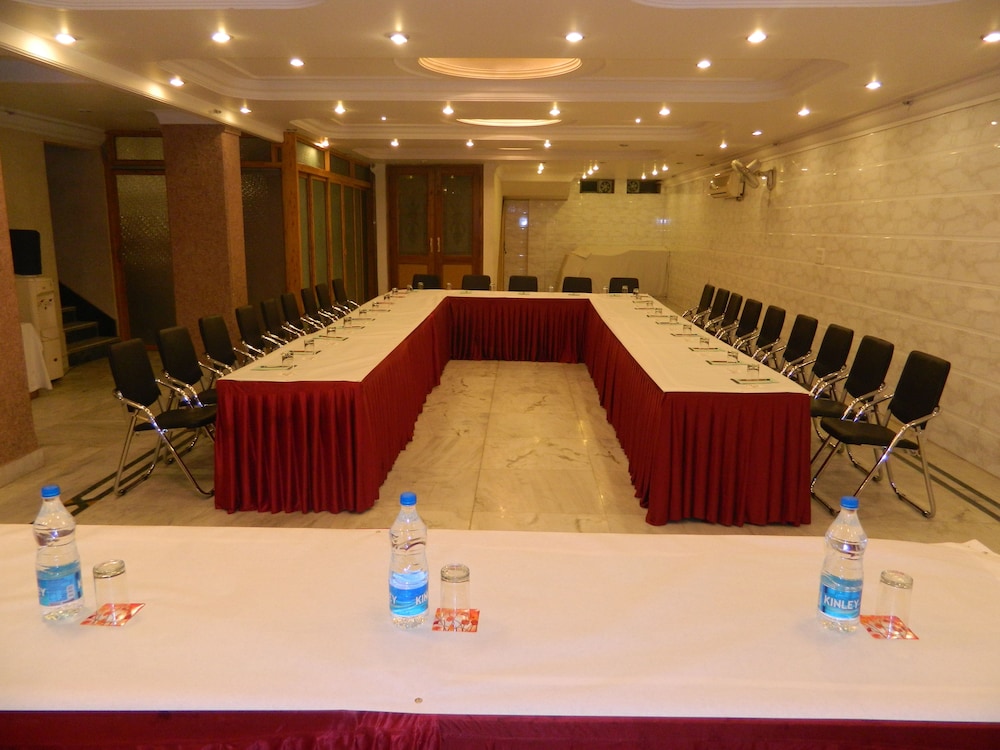 Hotel Singh International 31/35