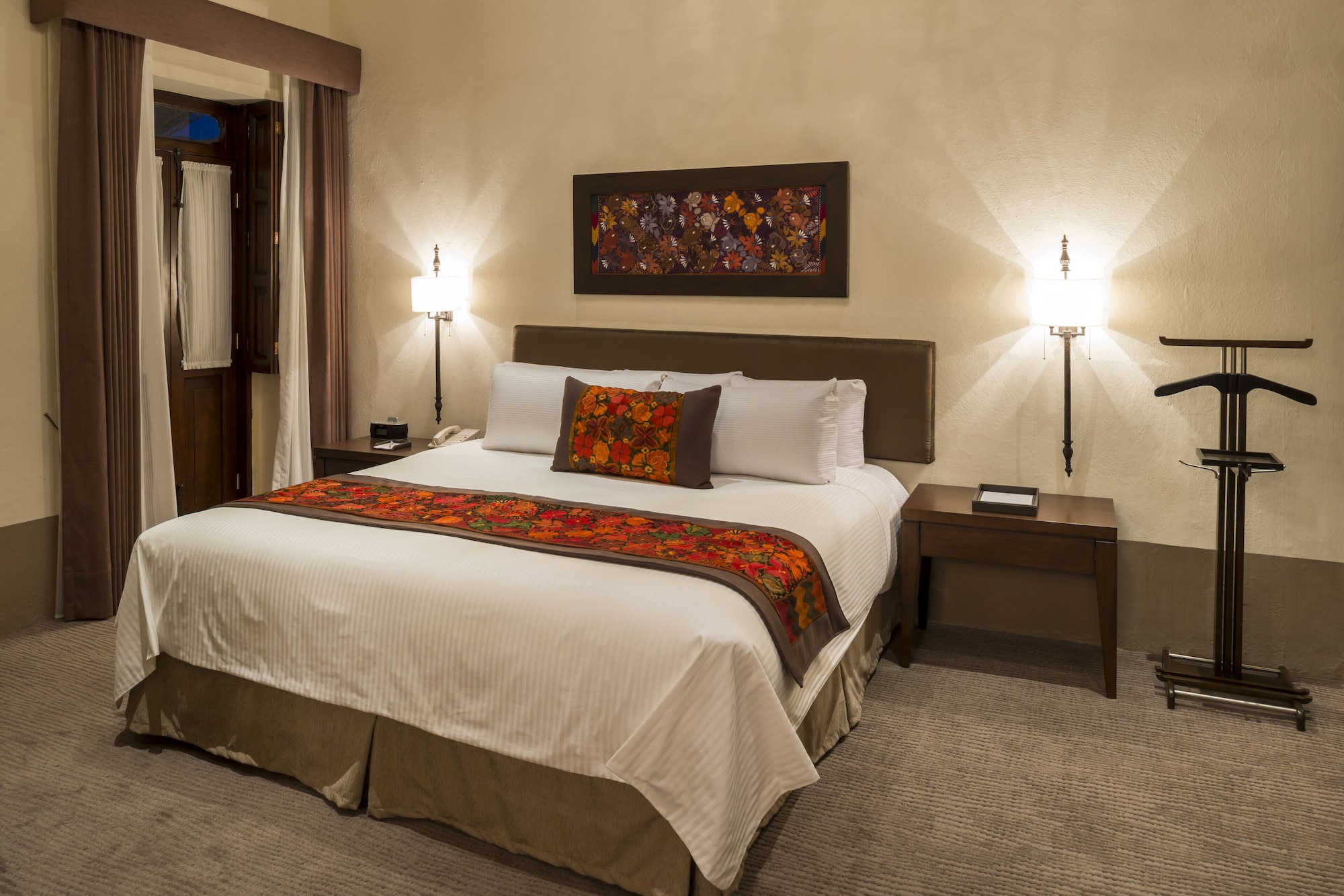 NOVICIAS, DOUBLE BED