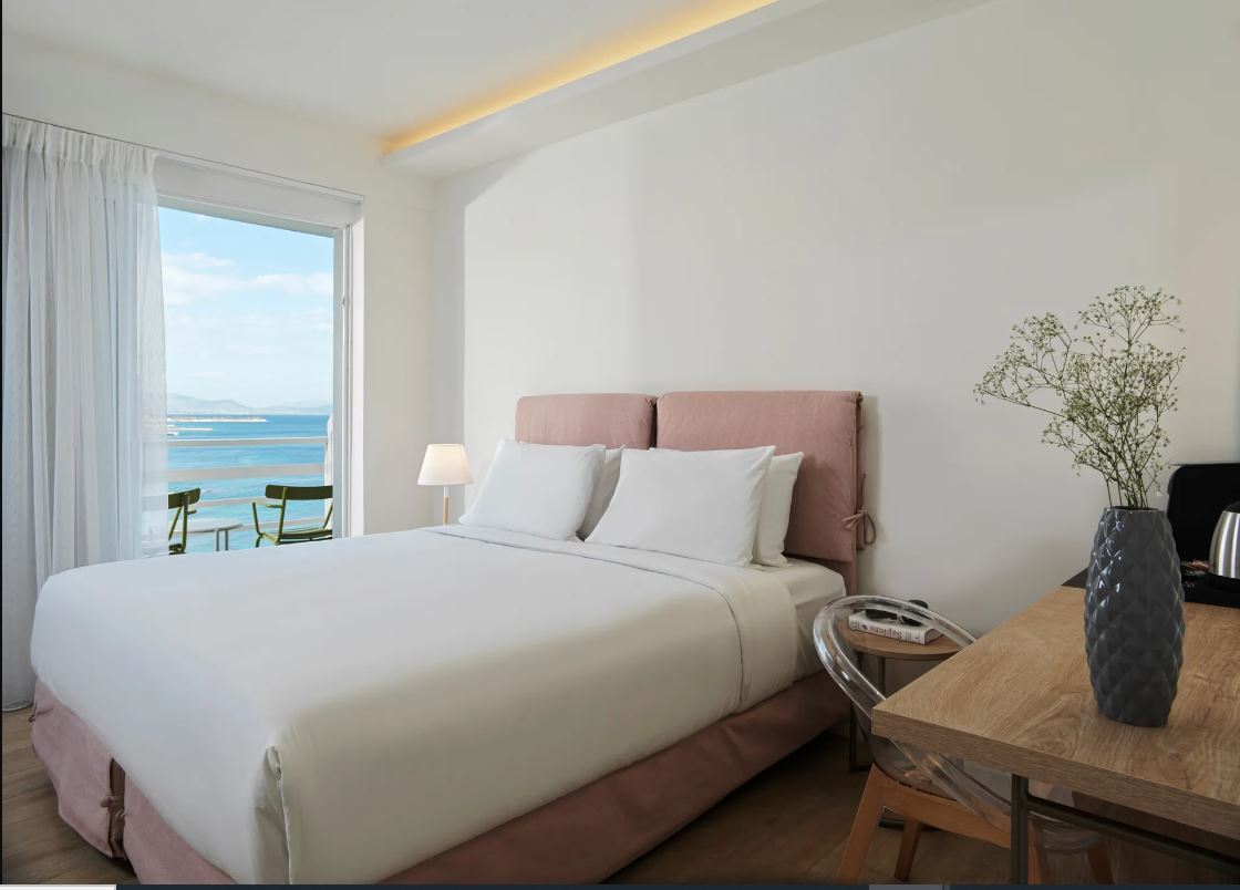 Superior, King Bed, Lateral Side Sea View