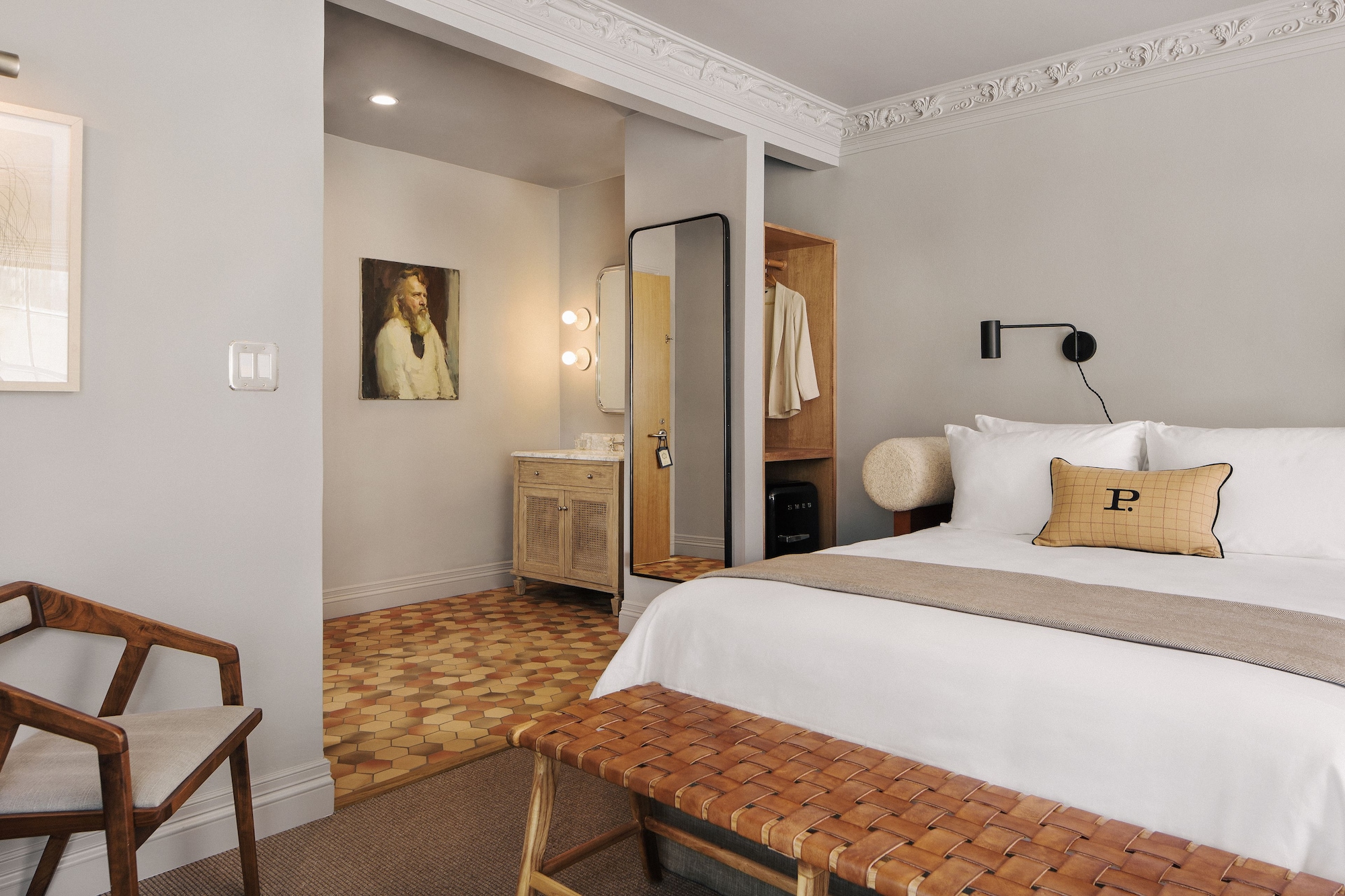 Deluxe, King Bed