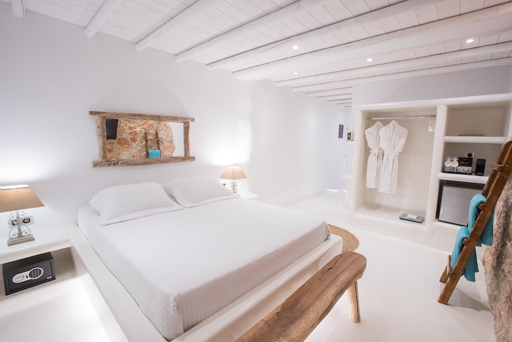 Paros Palace 7/76