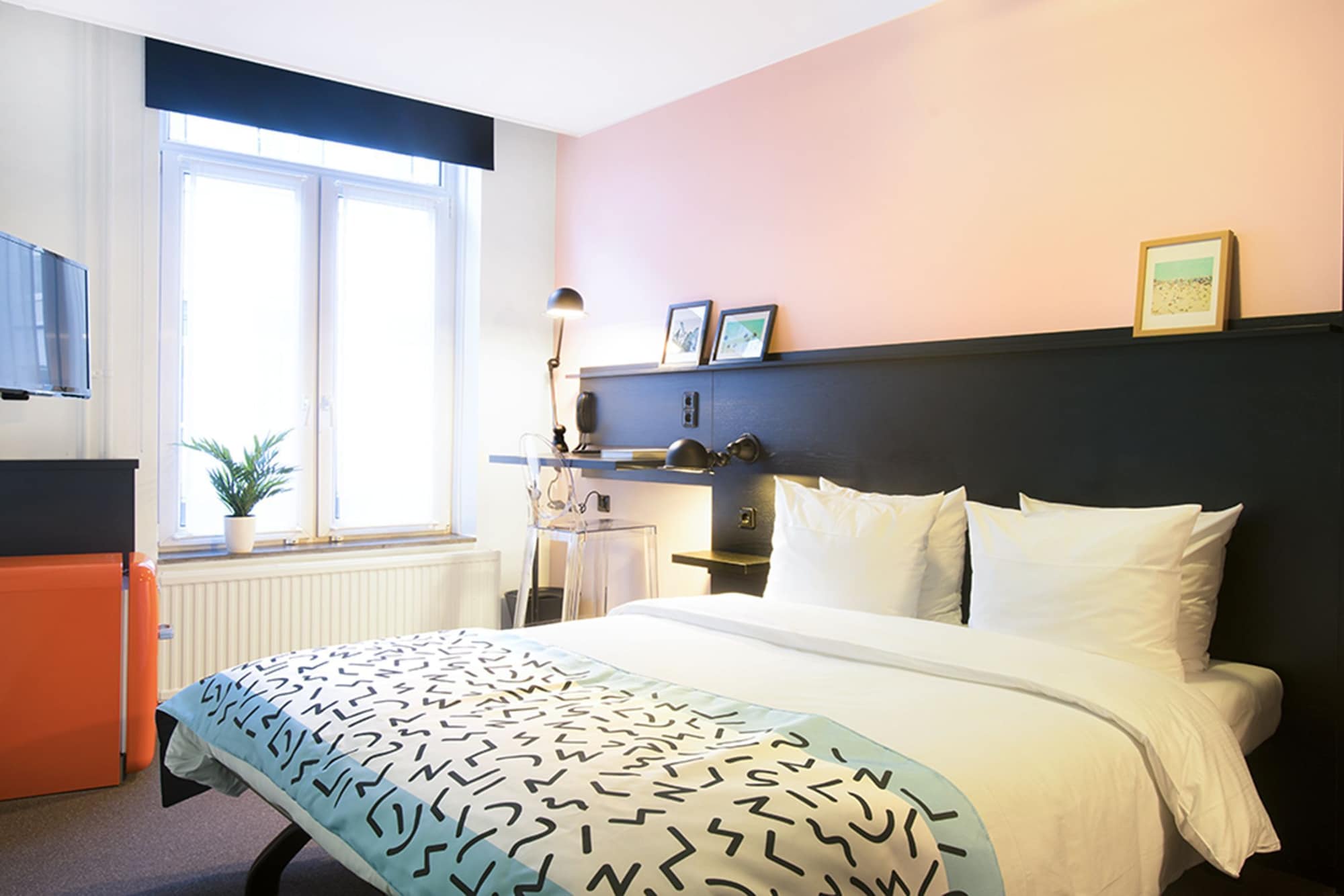 ROOM, DOUBLE BED, STAIR ACCESS ONLY, SMALL