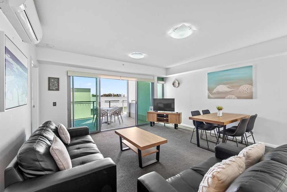 Proximity Waterfront Apartments 33/46