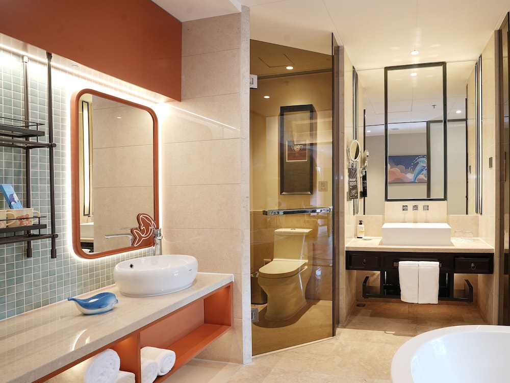 Pullman Oceanview Sanya Bay Resort and Spa 75/76