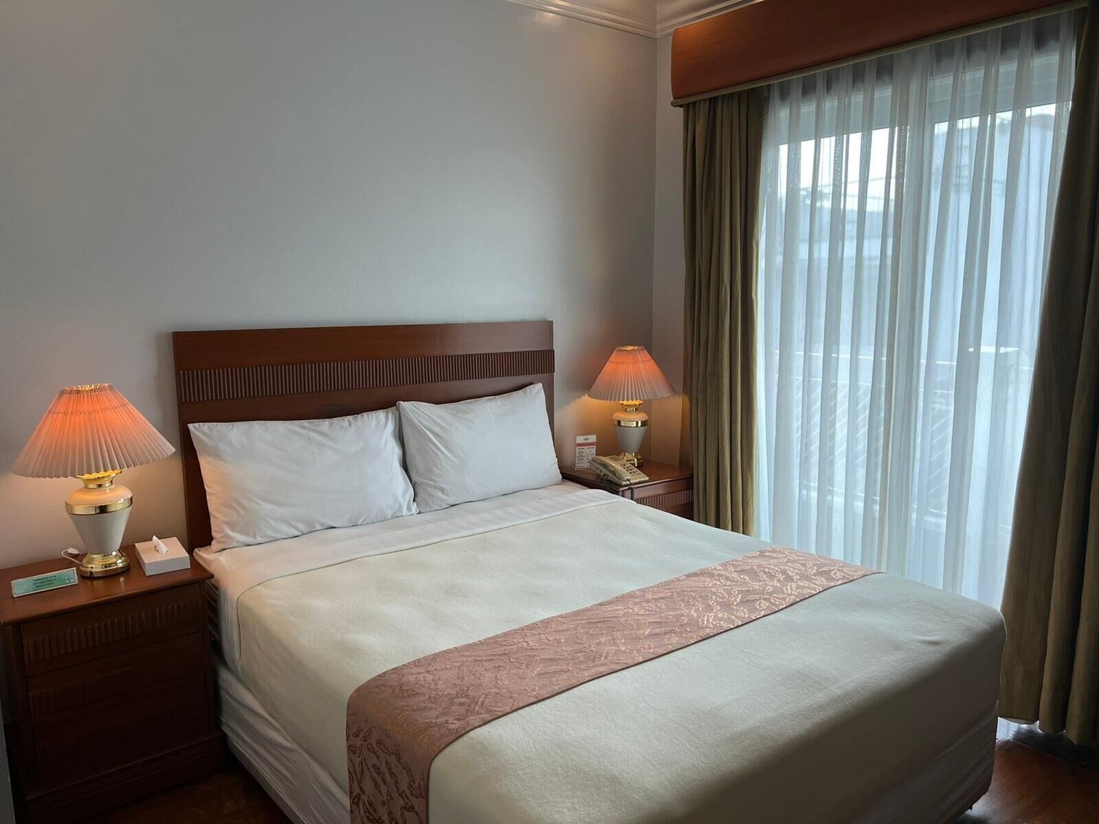 DELUXE, DOUBLE BED