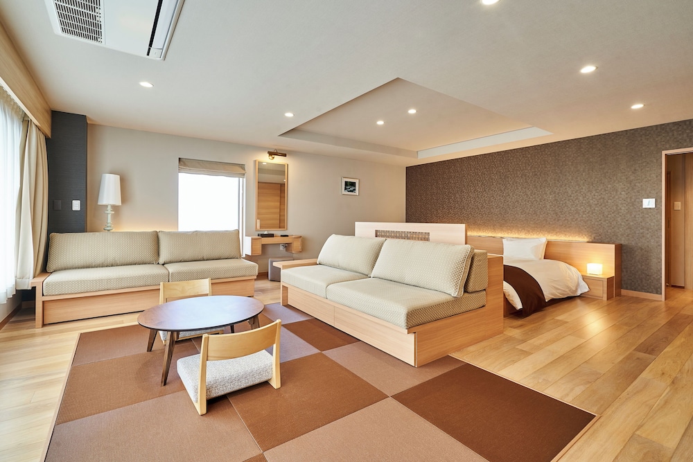 JUNIOR SUITE, LUXURY, TWIN BEDS