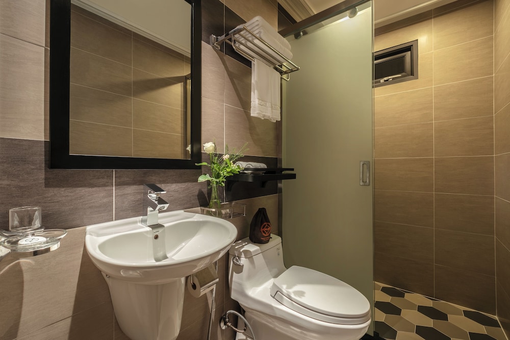 Champton Hanoi Hotel 63/63