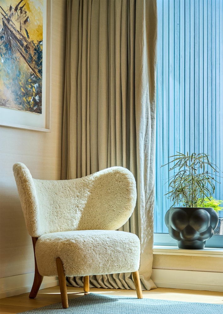 PRESIDENTIAL, PENTHOUSE, 1 KING AND 1 SINGLE BEDS, LAKE SIDE, LAKE VIEW