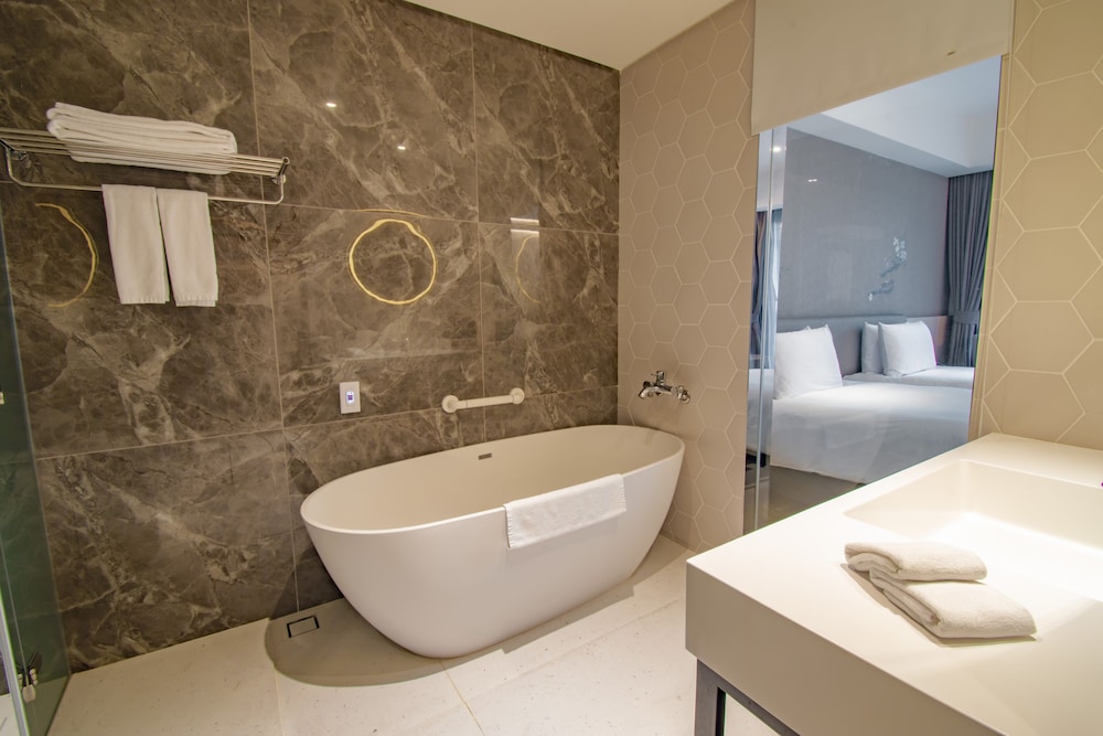 Golden Tulip FAB Hotel 37/43