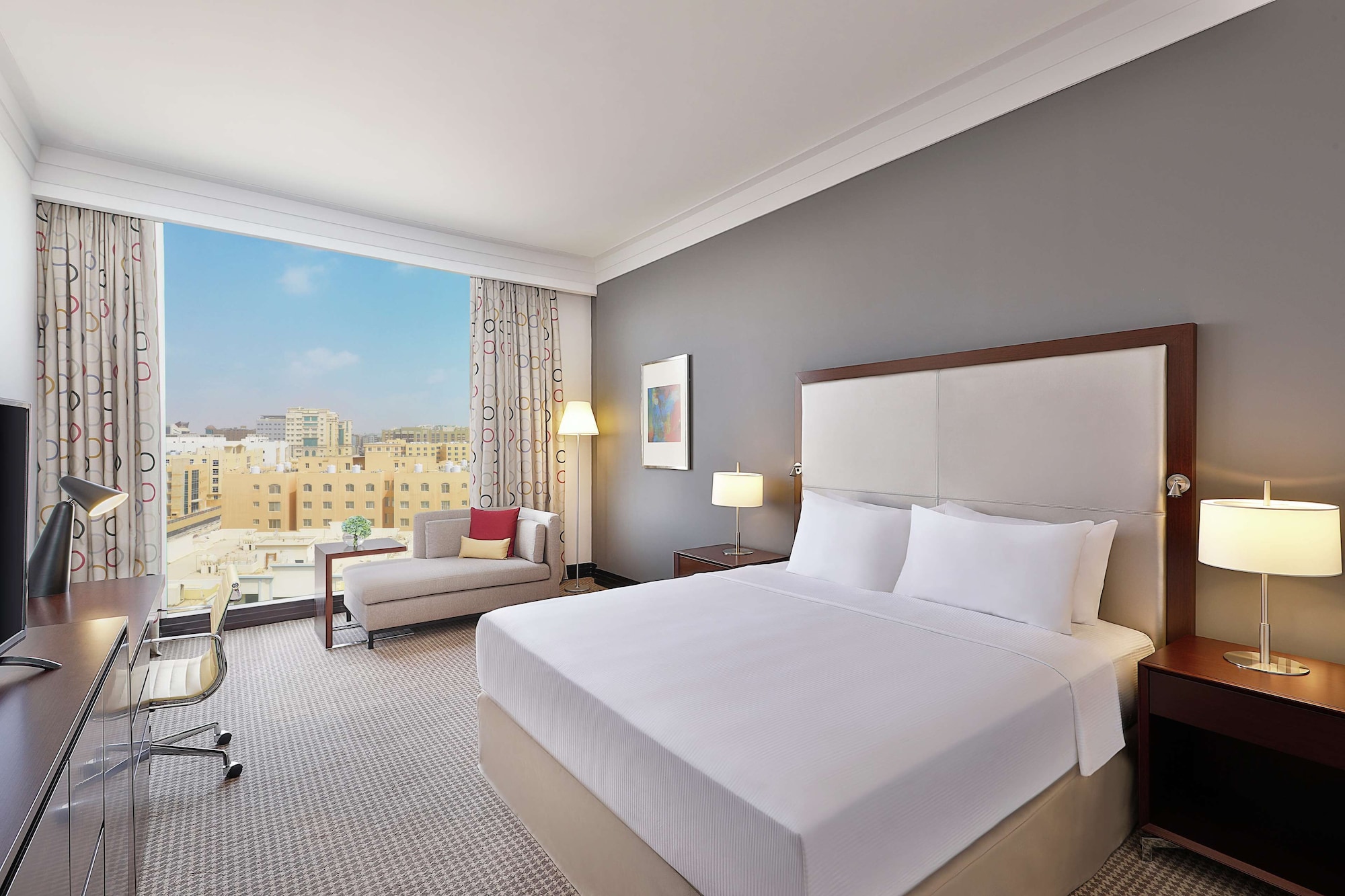 DELUXE, KING BED