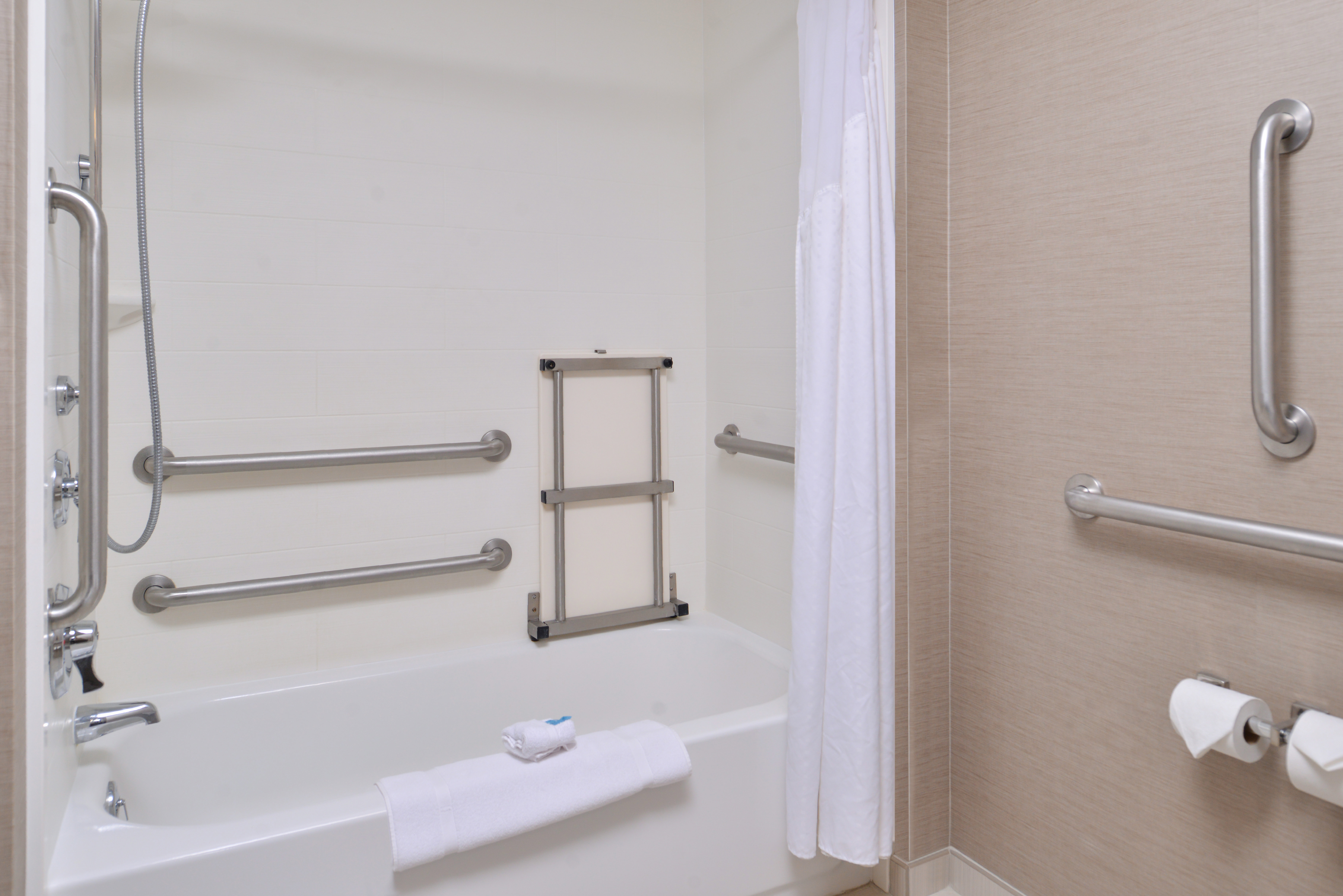 HOLIDAY INN EXPRESS CANANDAIGUA - FINGER LAKES 56/56