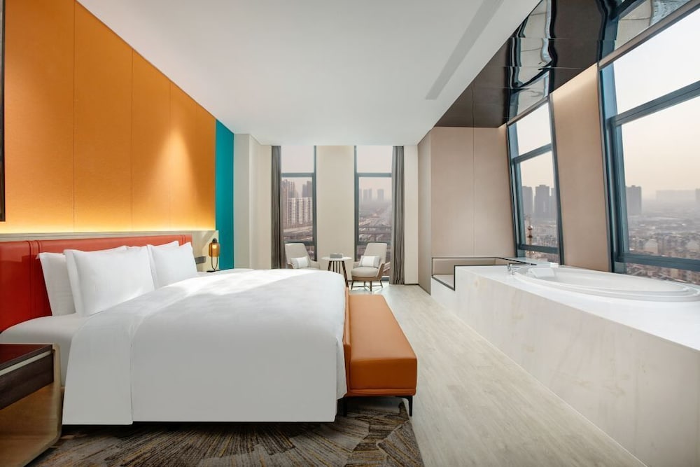 Wyndham, Suite, King Bed