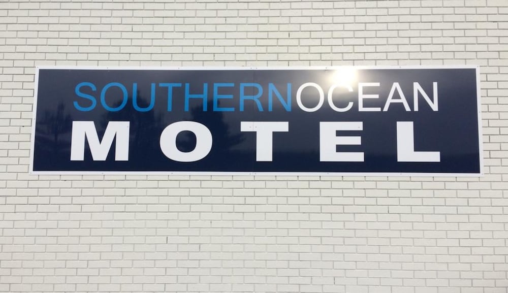 SOUTHERN OCEAN MOTOR INN 8/67