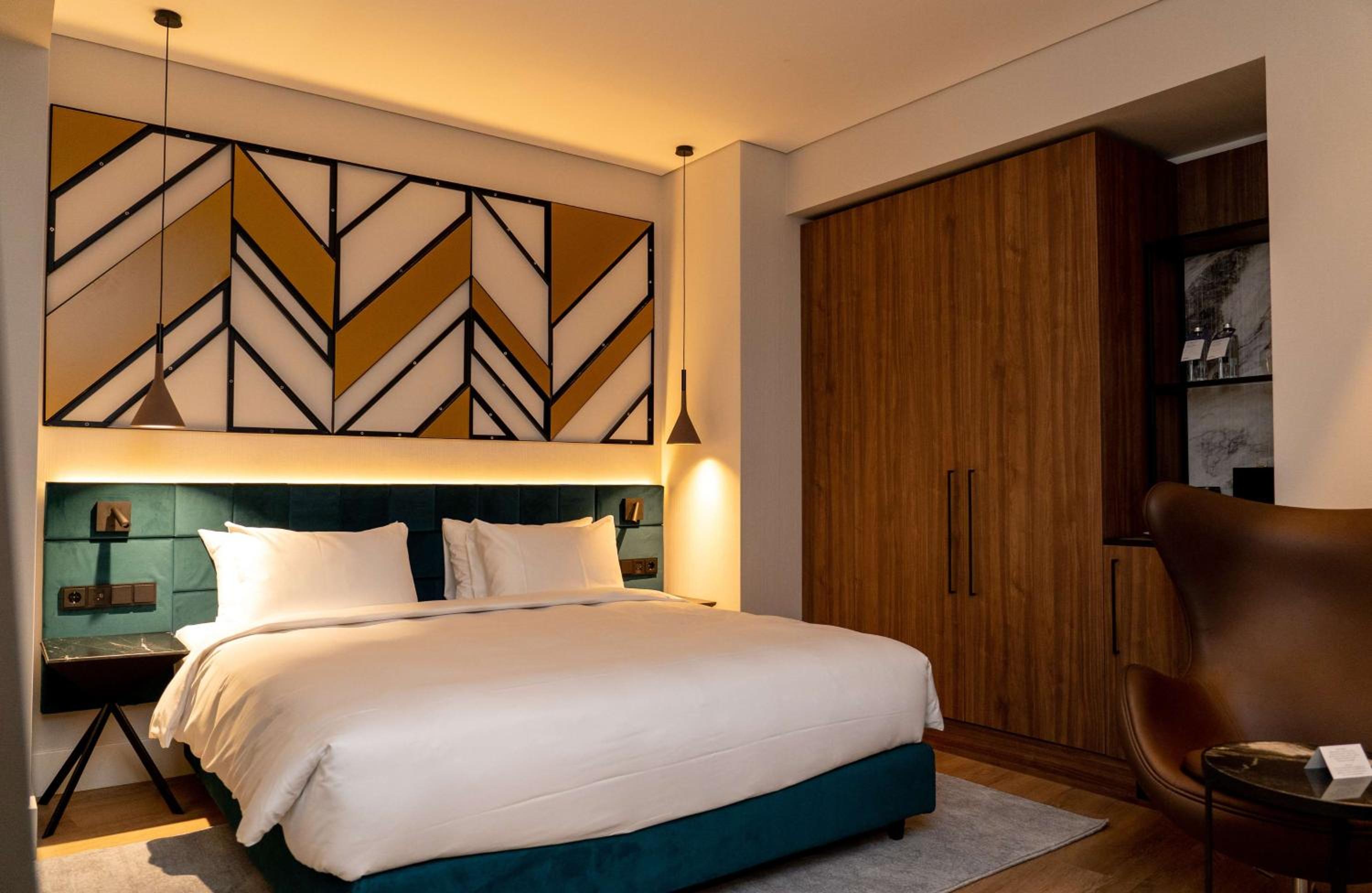 غرفة بريميوم بسرير مزدوج بإطلالة على المدينة، Radisson Blu Aurum Hotel Brasov 4/10