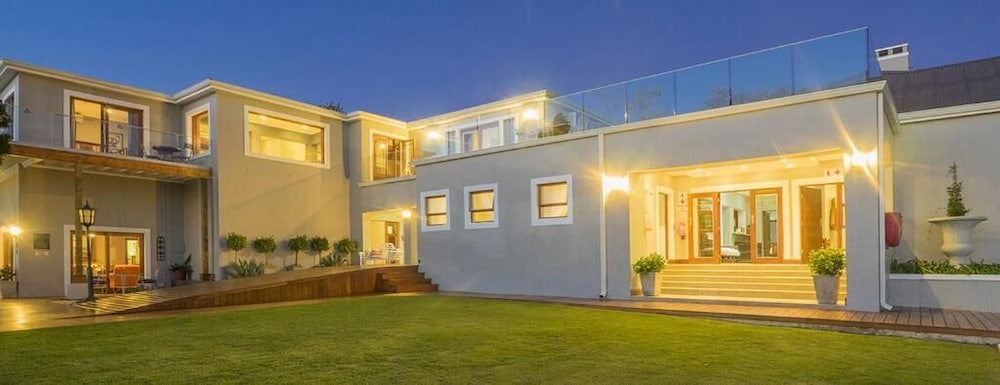 Madison Manor Boutique Hotel 67/72