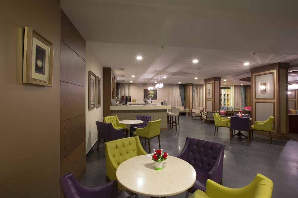 Insula Resort & Spa 30/35