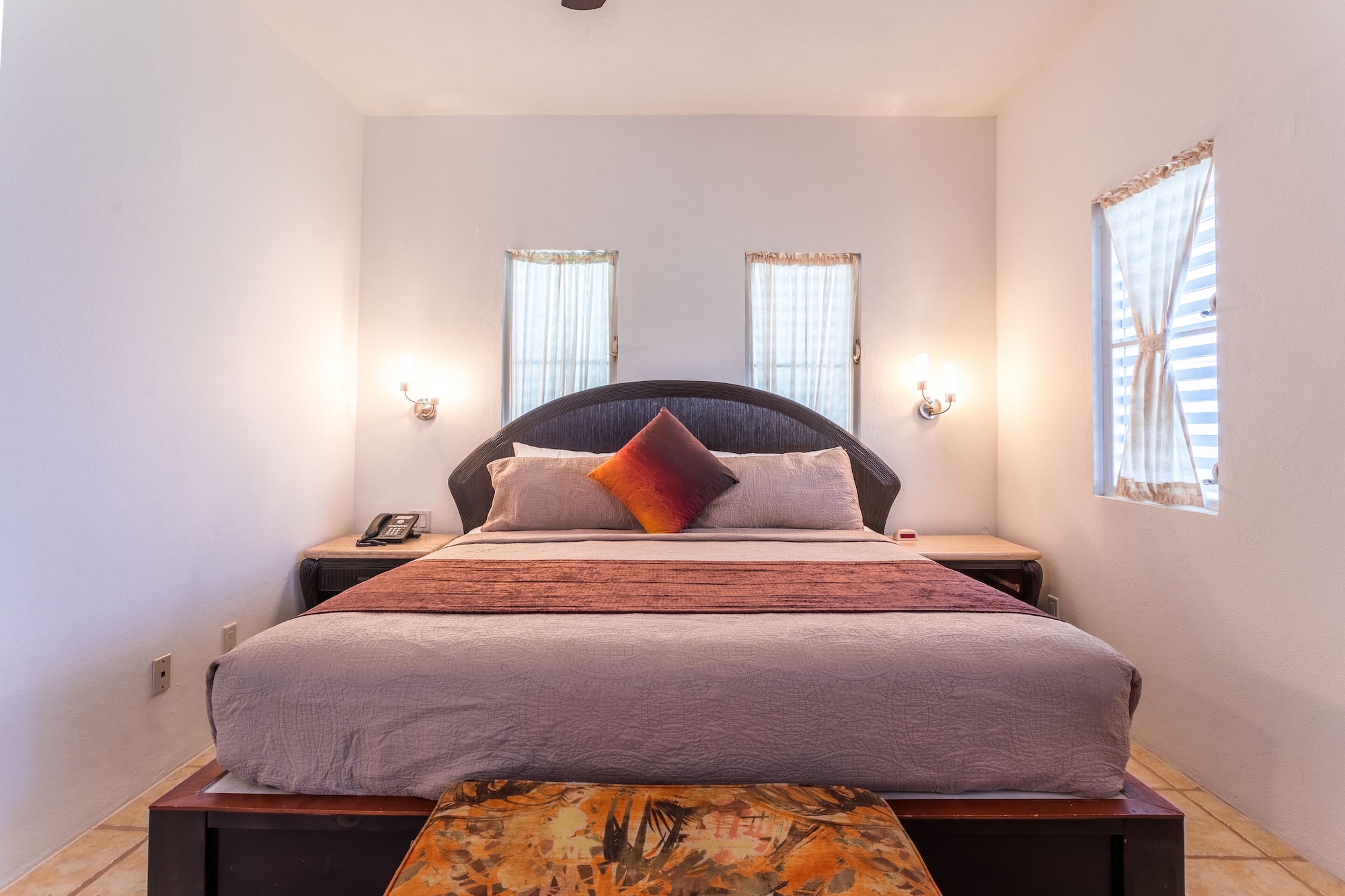 1 Bedroom, Suite, King Bed, Resort View, Kitchenette 8/10