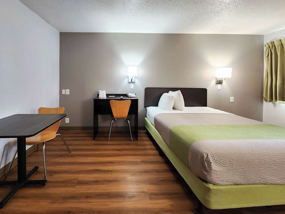 Motel6 Baytown, TX - Baytown East 21/63