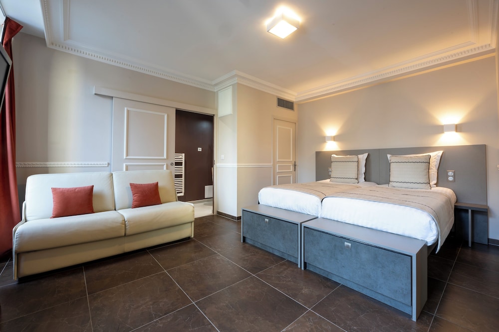 Jean Moat Hatel Spa 11/26