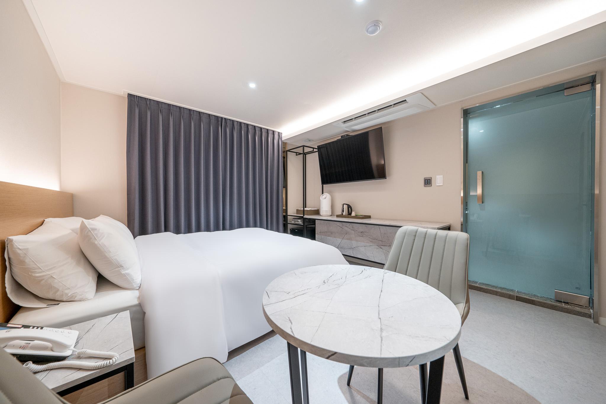 S1 Motel 15/57