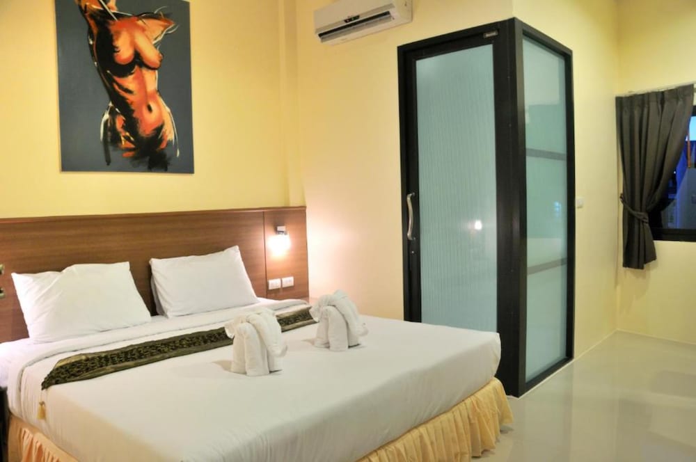 The Wave Hotel Patong 30/73