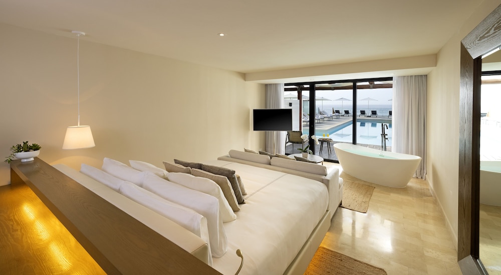 Reserve, Swim Up, Suite, King Bed, Ocean Front