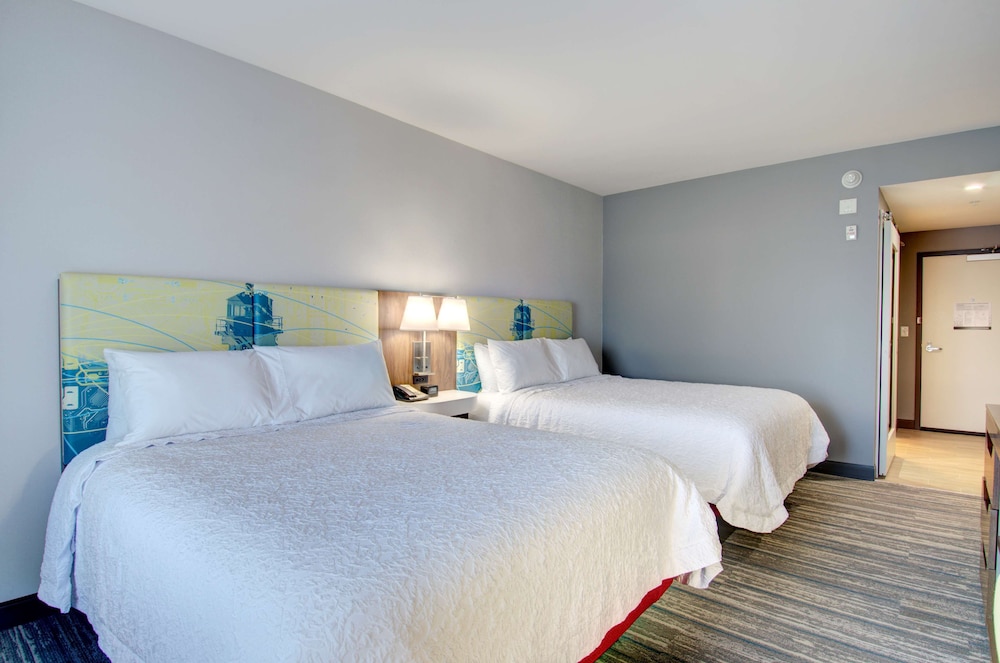 Hampton Inn Suites Portland Me 14/59
