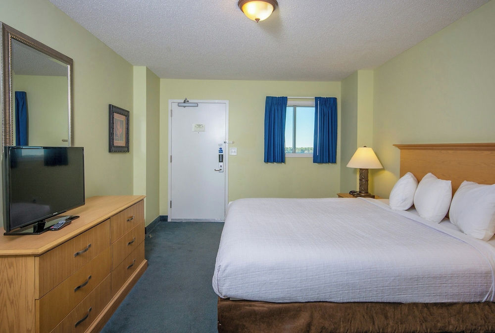 1 BEDROOM, SUITE, KING BED, OCEAN FRONT