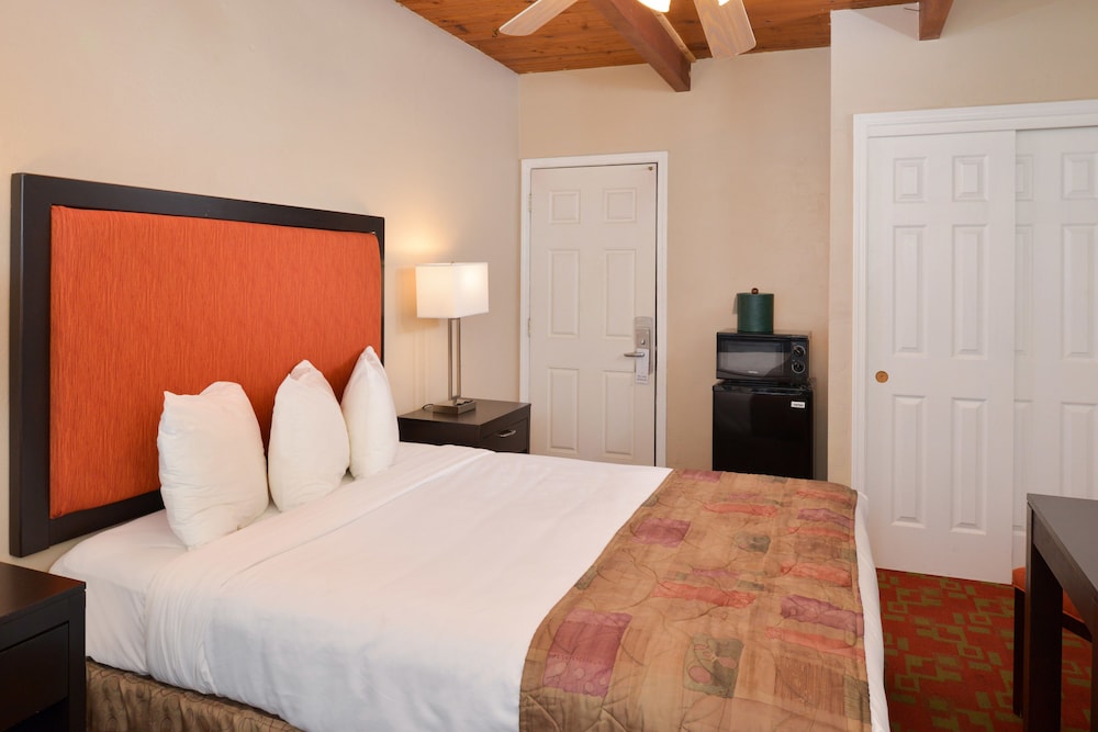 Pacific Shores Inn 8/56