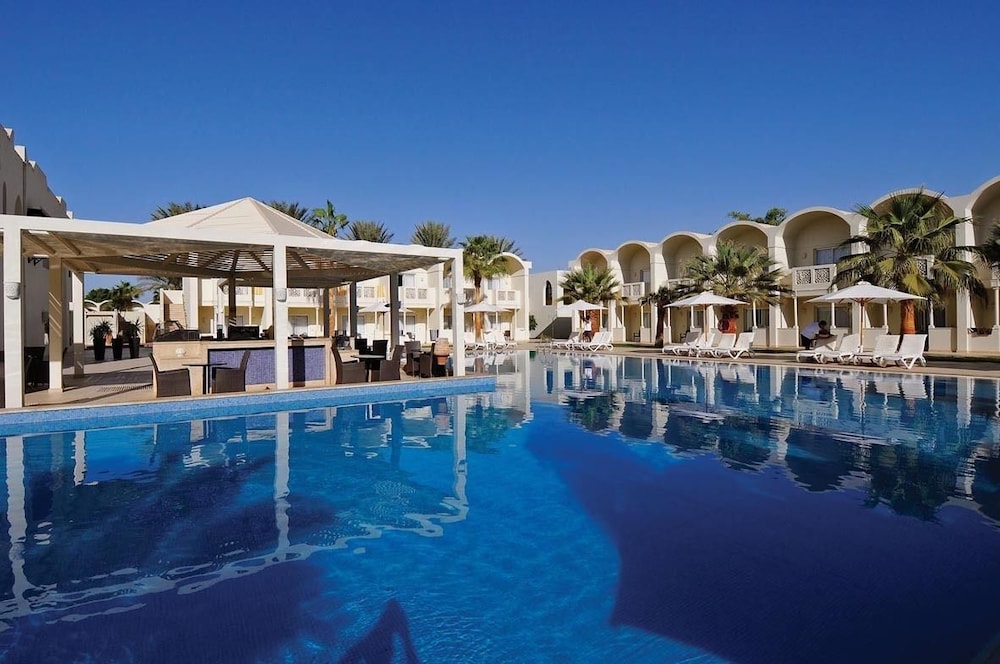 Reef Oasis Beach Resort 11/82