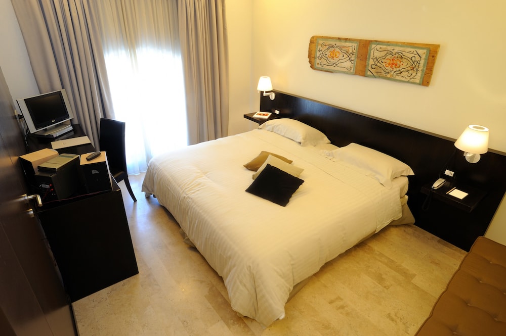 Hotel Ucciardhome 7/17