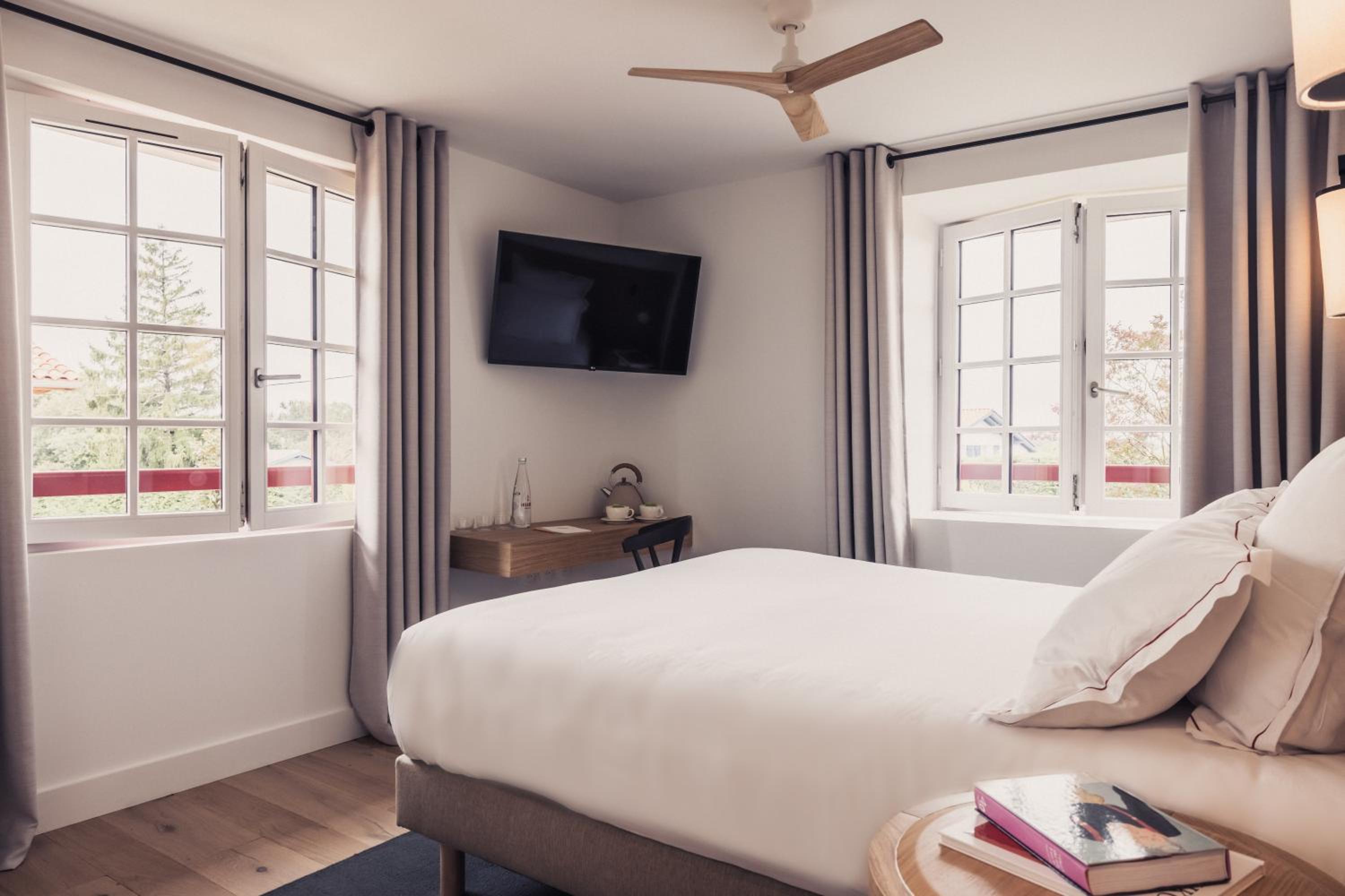 Deluxe, Triple, HOTEL LAMINAK 3/10