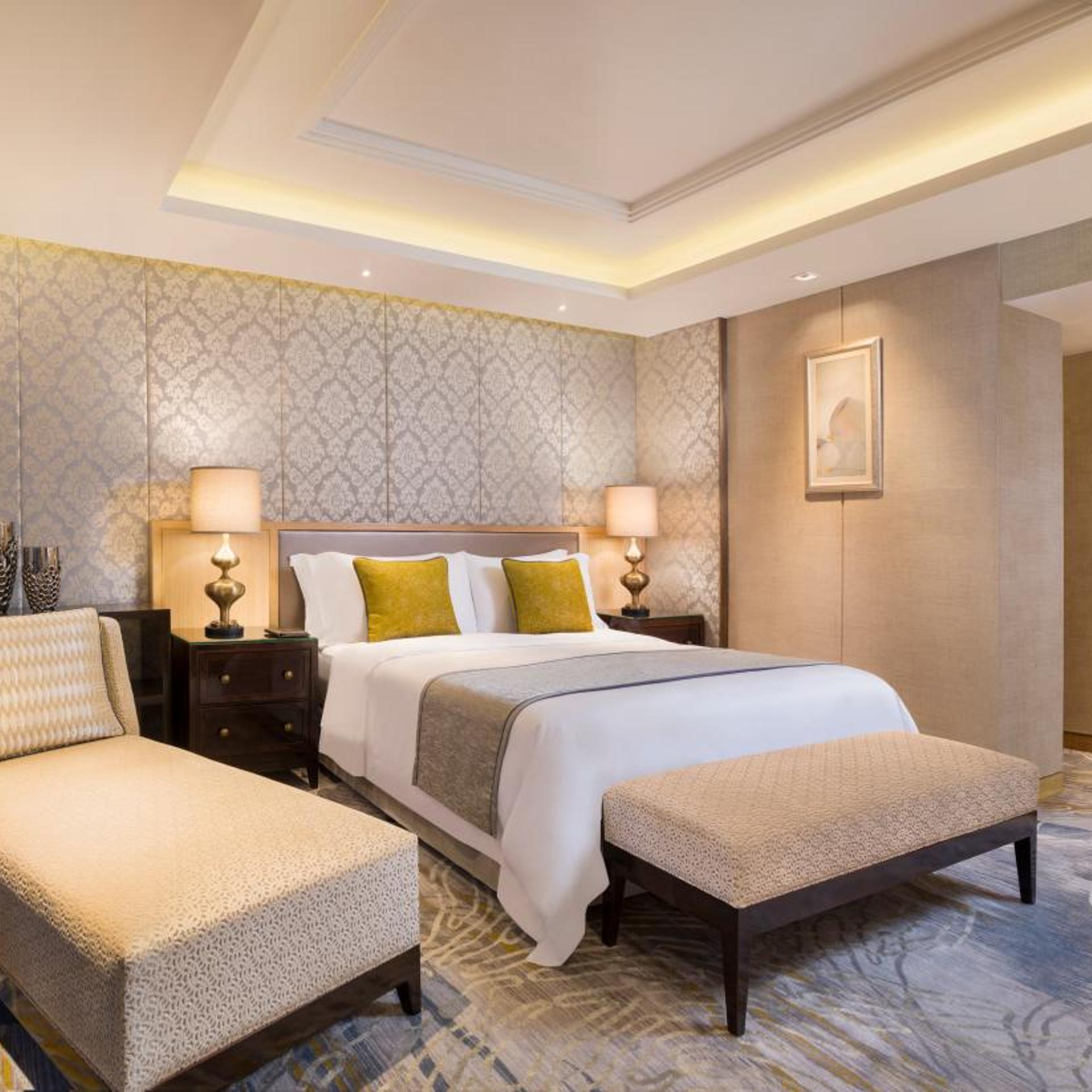 Governor, Suite
