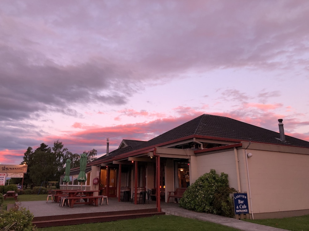 MANAPOURI LAKEVIEW MOTOR INN 2/69