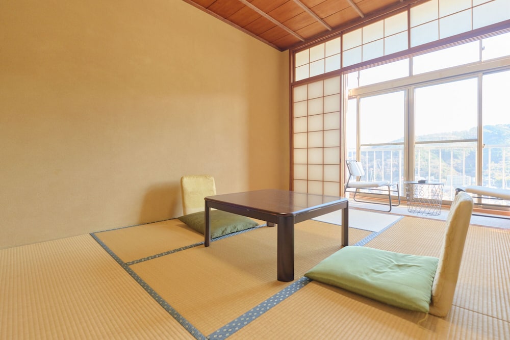 Open-Air Hot Spring Ryokan -Suikoen- [VR] 9/46