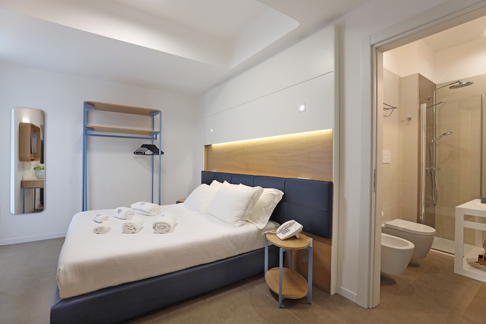 M F Hotel 42/72