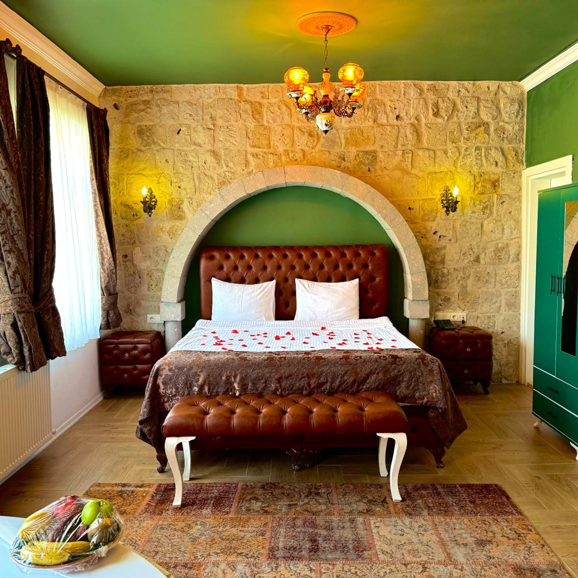 The Red Horse Hotel 4/50