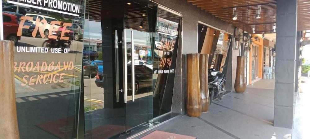 T Hotel 38/47