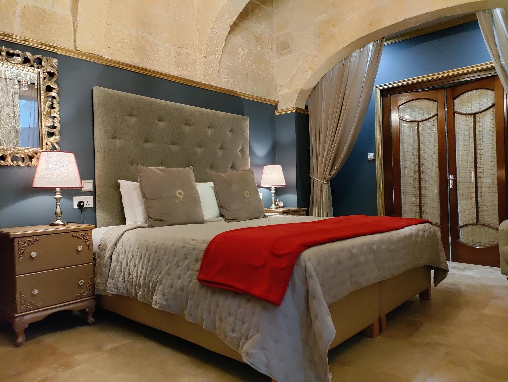 Type A, Deluxe, Twin Beds