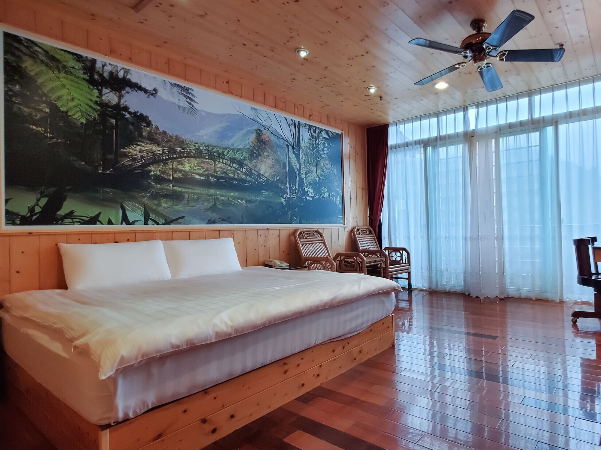DELUXE, DOUBLE BED