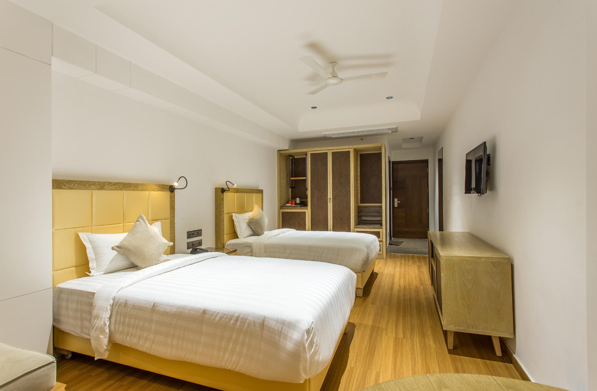 Super, Deluxe, Twin Beds