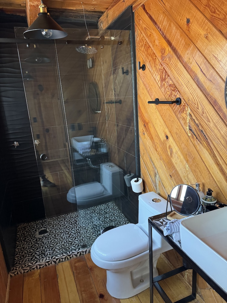 PINE TREE Hotel Boutique and Cabanas 55/56