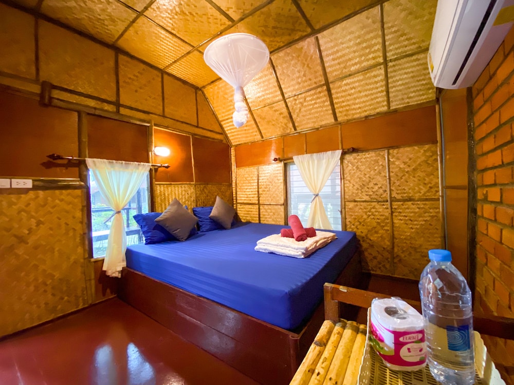 BUNGALOW, DOUBLE BED
