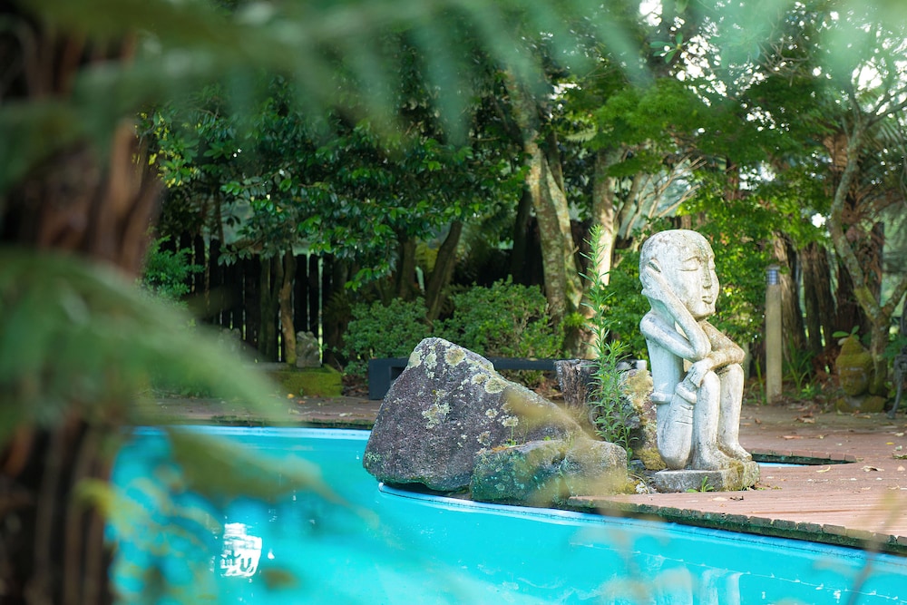 Hana Lodge 44/50