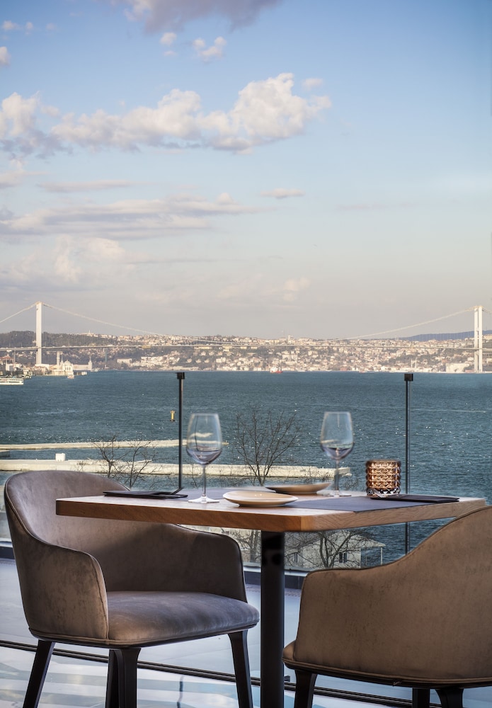 METROPOLITAN HOTELS BOSPHORUS 70/75