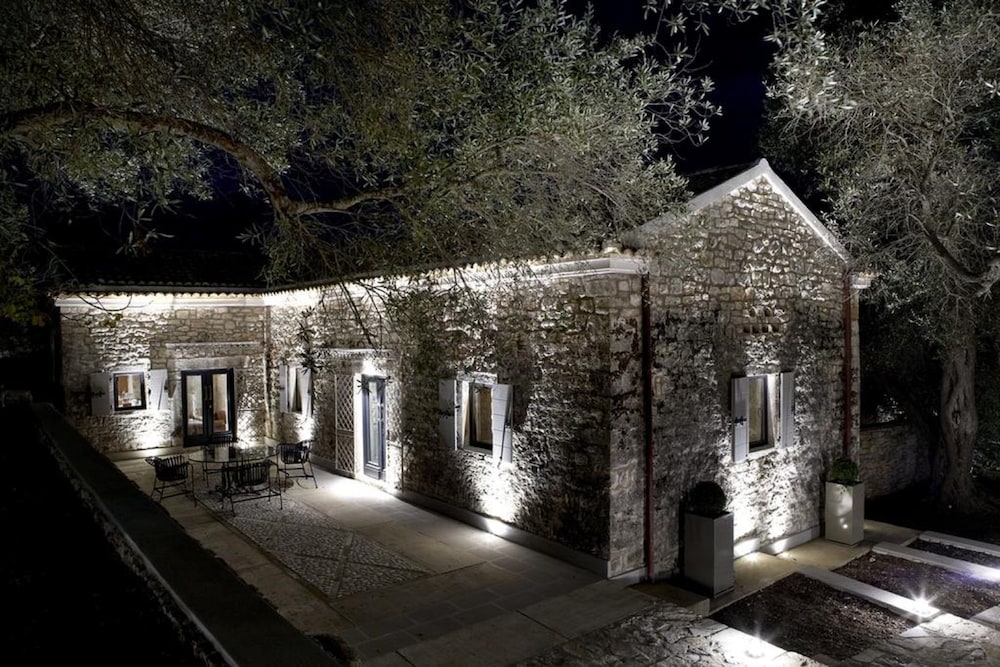 Torri E Merli Boutique Hotel 51/59