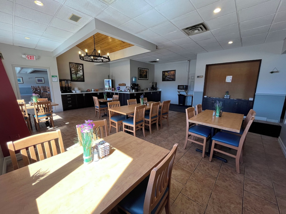 Jolly Roger Inn & Resort 33/50