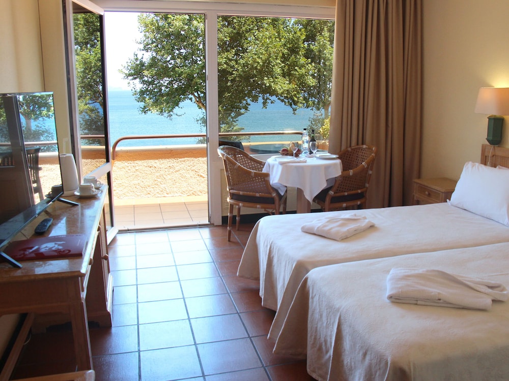 Baia Madeira Hotel - Ocean Beachfront 27/54