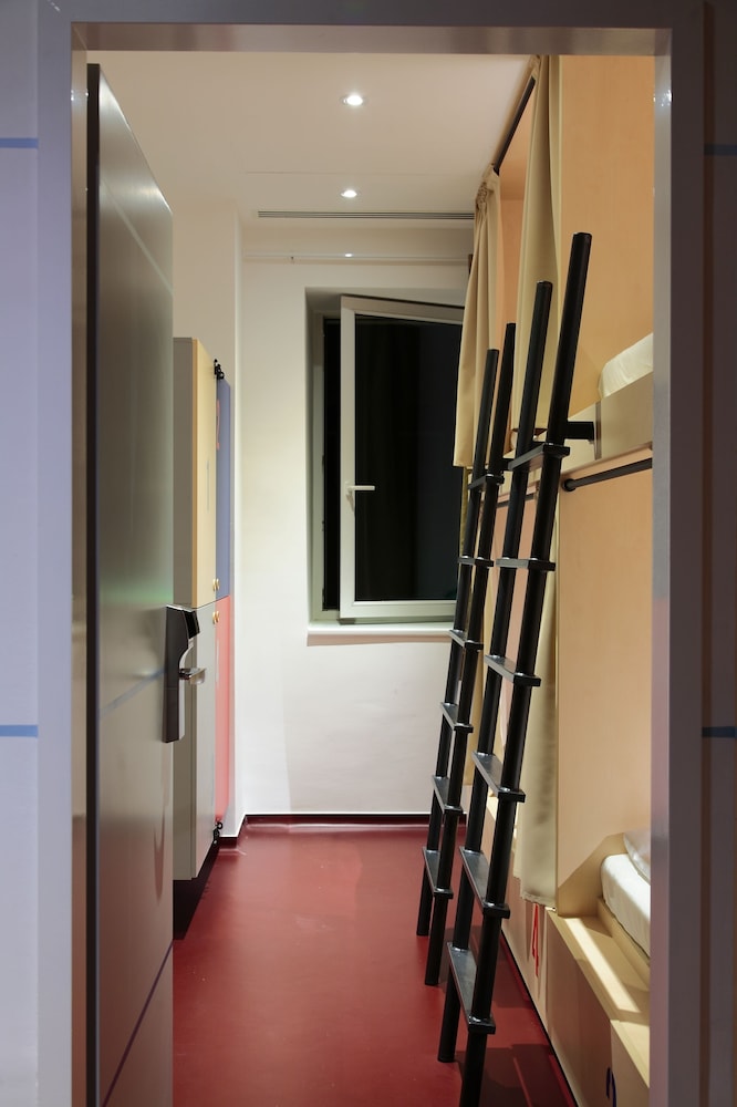 Maverick City Lodge Hostel 49/60